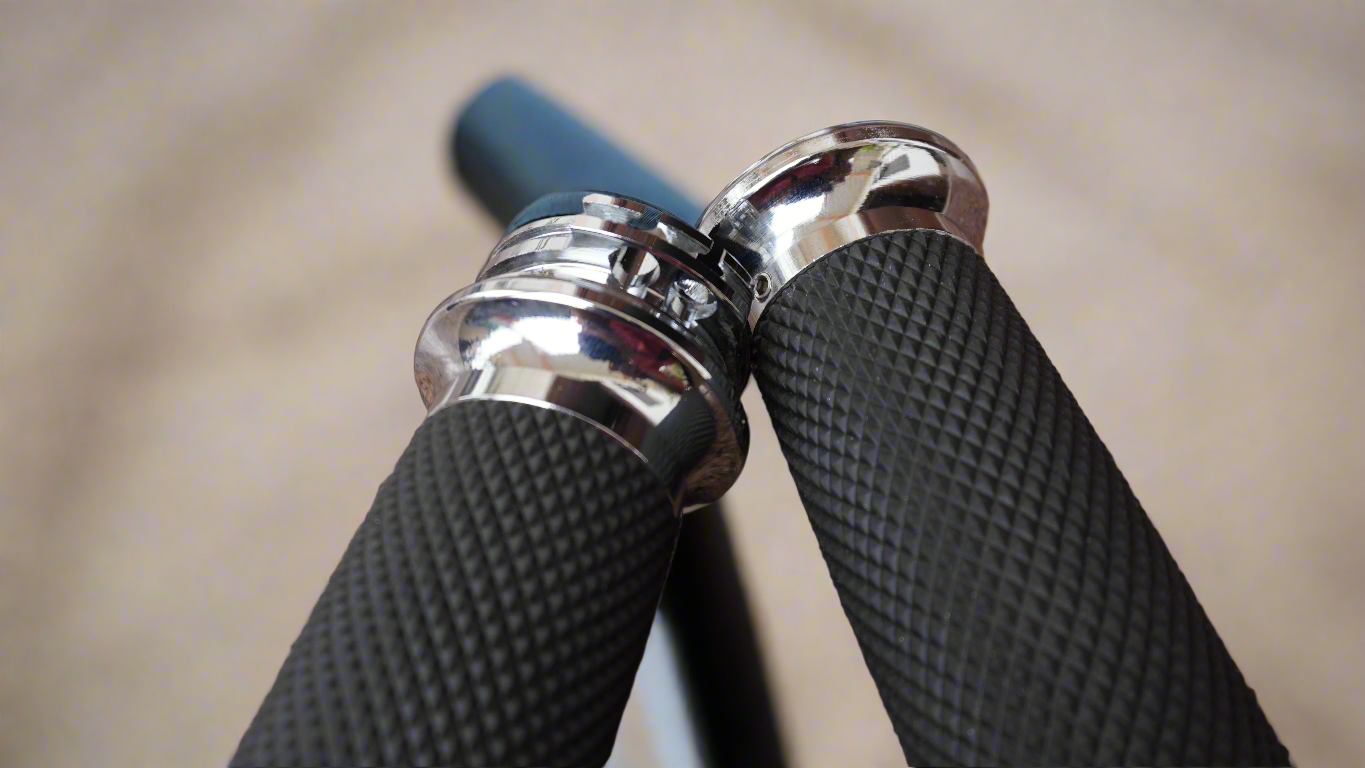 Chrome-Black Throttle Grips for Harley-Davidson – Iron 883 / 1200 / Sportster / Street 750 motoarzt