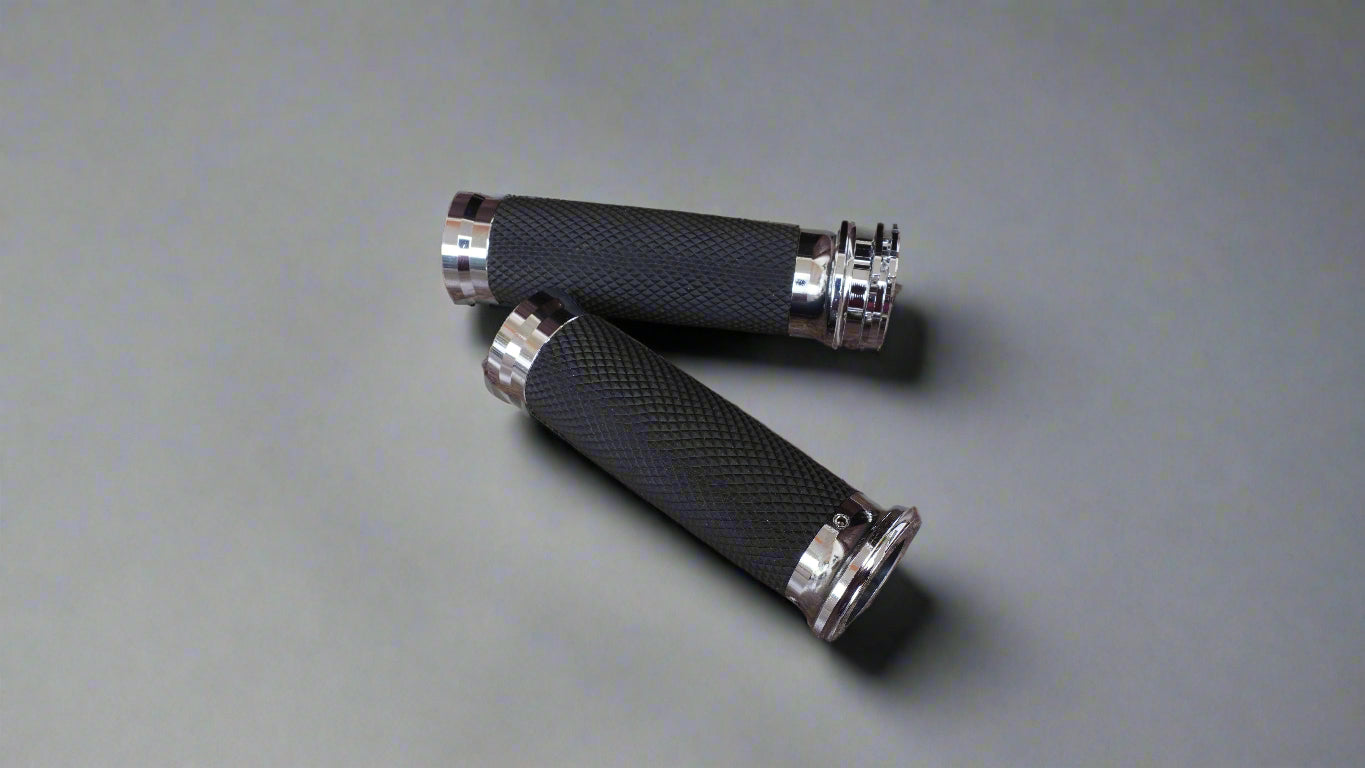 Chrome-Black Throttle Grips for Harley-Davidson – Iron 883 / 1200 / Sportster / Street 750