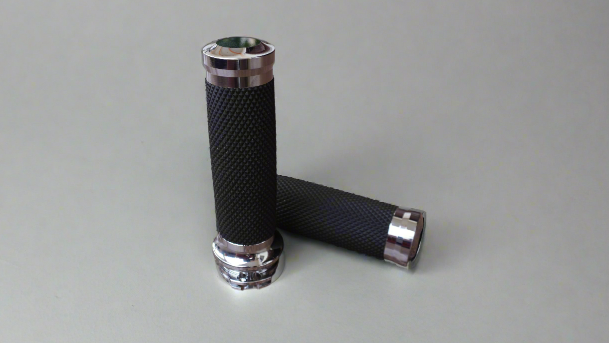 Chrome-Black Throttle Grips for Harley-Davidson – Iron 883 / 1200 / Sportster / Street 750