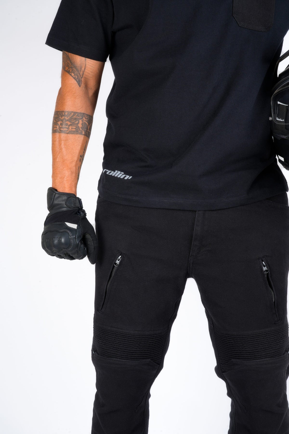 Front detail of Genesis 2.0 black riding jeans showing zipped thigh pockets and ribbed panels above the knees | MotoARZT