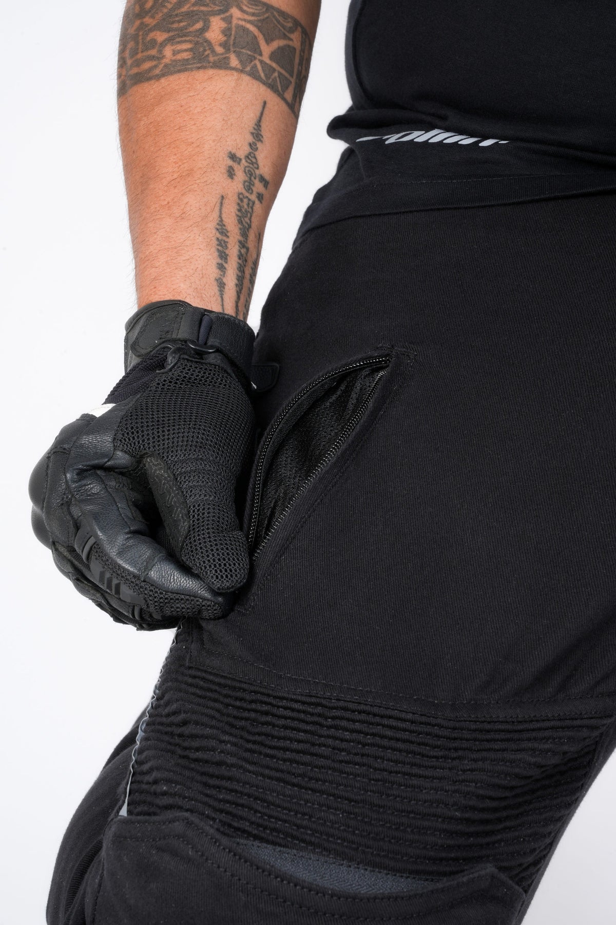 Close-up of an open zipped thigh vent and ribbed panel on Genesis 2.0 black riding jeans  | MotoARZT