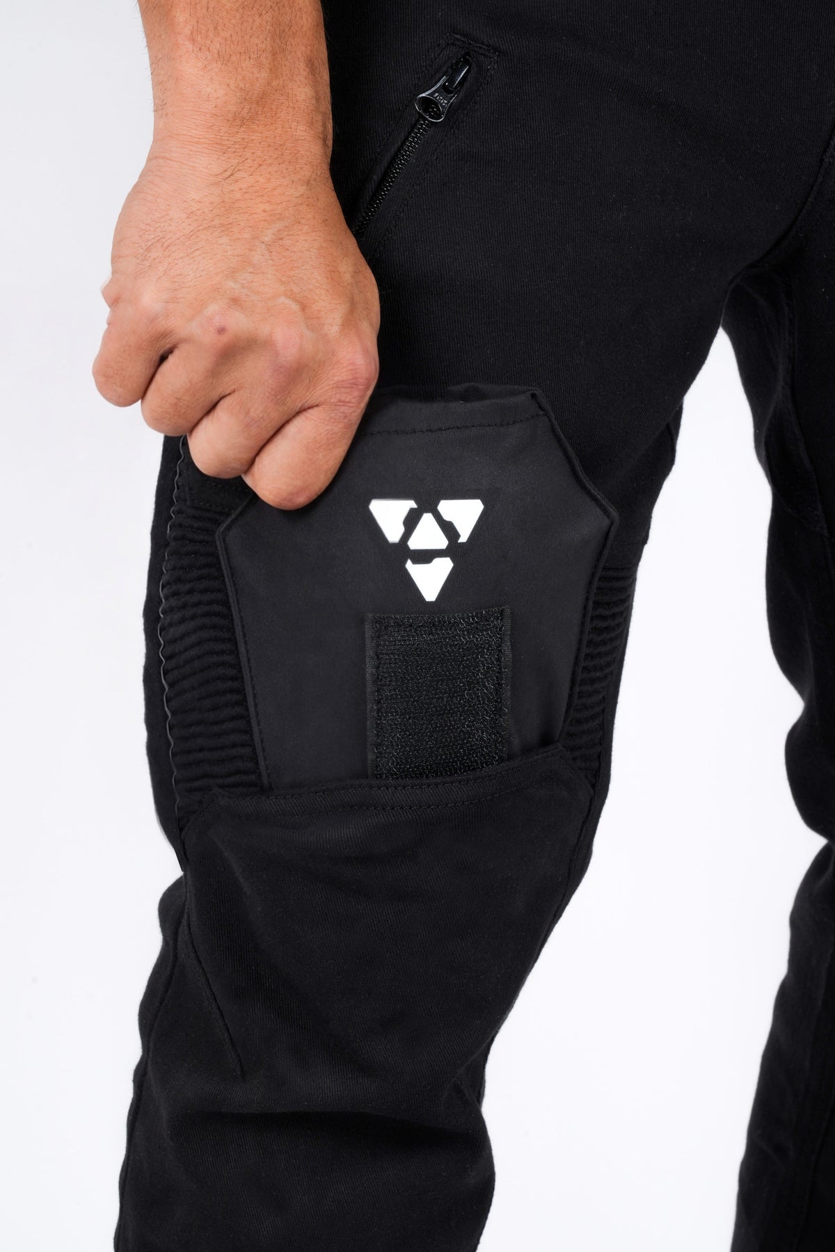 Close-up of the removable knee armour sleeve held over the knee of Genesis 2.0 black riding jeans | MotoARZT