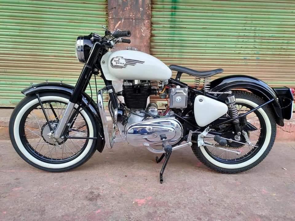 Set of 4 premium Tyre Side White Wall Inserts for cars and motorcycles, universal fit 8–19 inch, vintage classic wheel styling, durable and easy to install