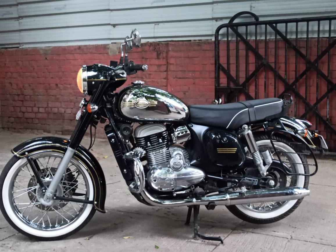 Set of 4 premium Tyre Side White Wall Inserts for cars and motorcycles, universal fit 8–19 inch, vintage classic wheel styling, durable and easy to install