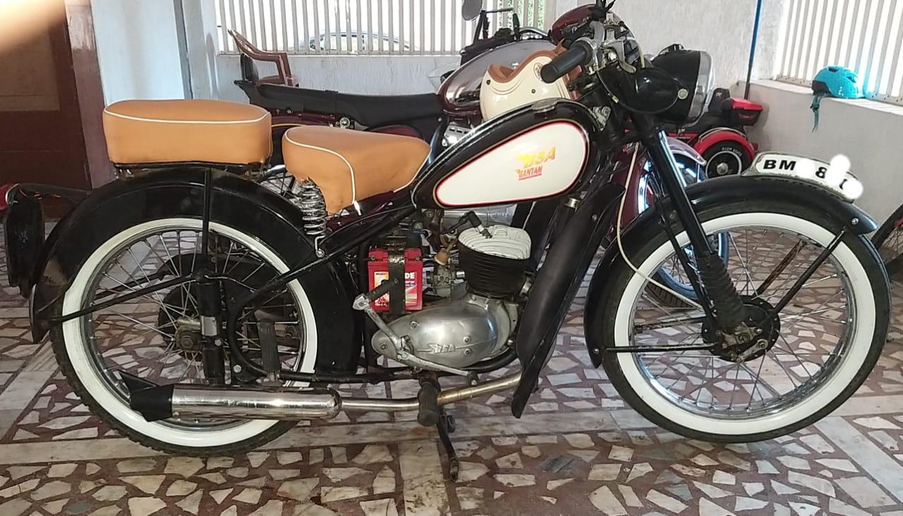 Set of 4 premium Tyre Side White Wall Inserts for cars and motorcycles, universal fit 8–19 inch, vintage classic wheel styling, durable and easy to install