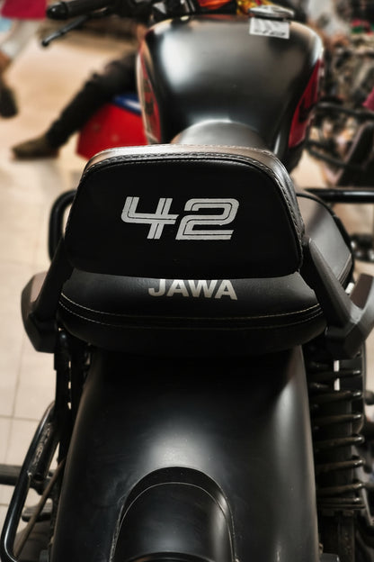 JAWA 42 FJ Back Rest Installed on Bike – Leather Padded Pillion Support with 42 Logo | MotoARZT