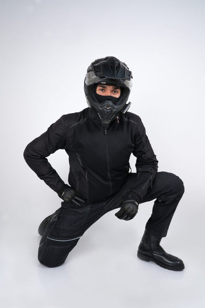 Rider kneeling in Rollin’Denims Outlaw CORE-X charcoal black riding cargo pants, at MotoARZT.