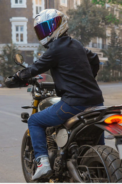 Shadow-2.0_02: Rider wearing Shadow 2.0 dark blue jeans seated on a motorcycle, rear three-quarter view, at MotoARZT.