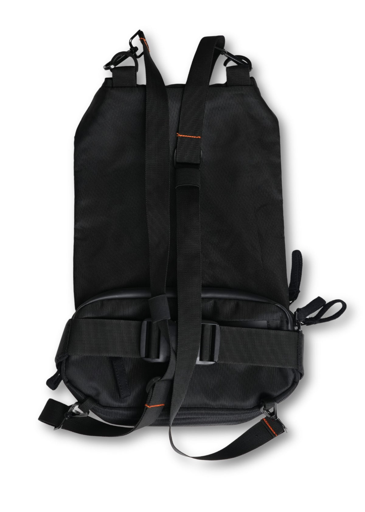 Shift-Pack_05.jpg: Rear view of the Rollin’Denims Shift-Pack backpack showing shoulder straps, attachment clips and waist buckle, at MotoARZT.
