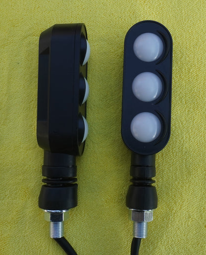 Sequential Flow Indicators With Traffic Signal Design